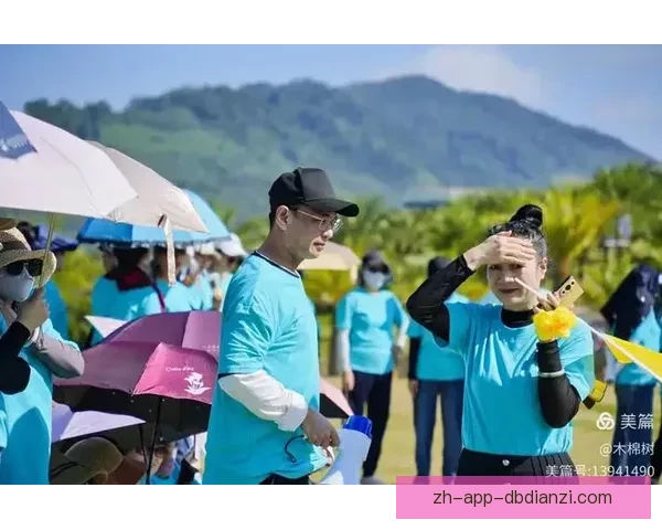 游泳杯赛：挥泳争锋，勇往直前