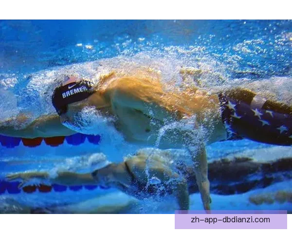 游泳对战策略分析：水中拼搏，技巧与耐力的较量