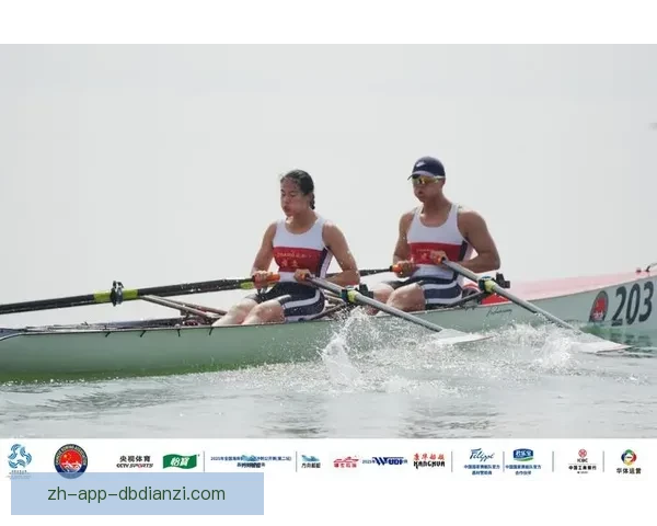 赛艇公开赛：纵情划过湖泊，战队拼搏激荡江河